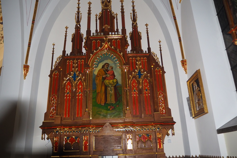 You are currently viewing Odnowiony ołtarz św. Józefa